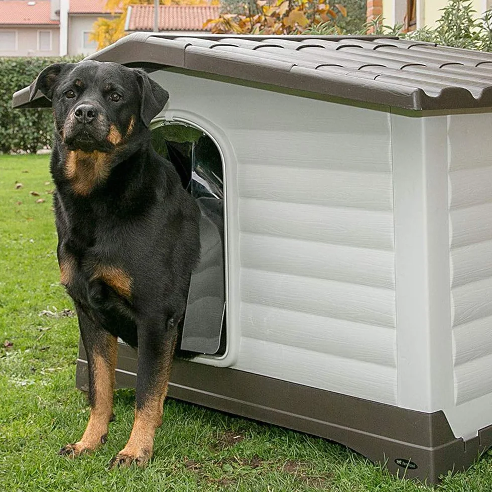 Ferplast DOGVILLA 110 Casetta per Cani, Lato Apribile, Fondo Sollevato Anti Umidità, Sistema Fuoriuscita Liquidi, Tetto Rimovibile, Porta Antimorso in Alluminio, Griglia Aerazione, 111 x 84 x h 79 cm