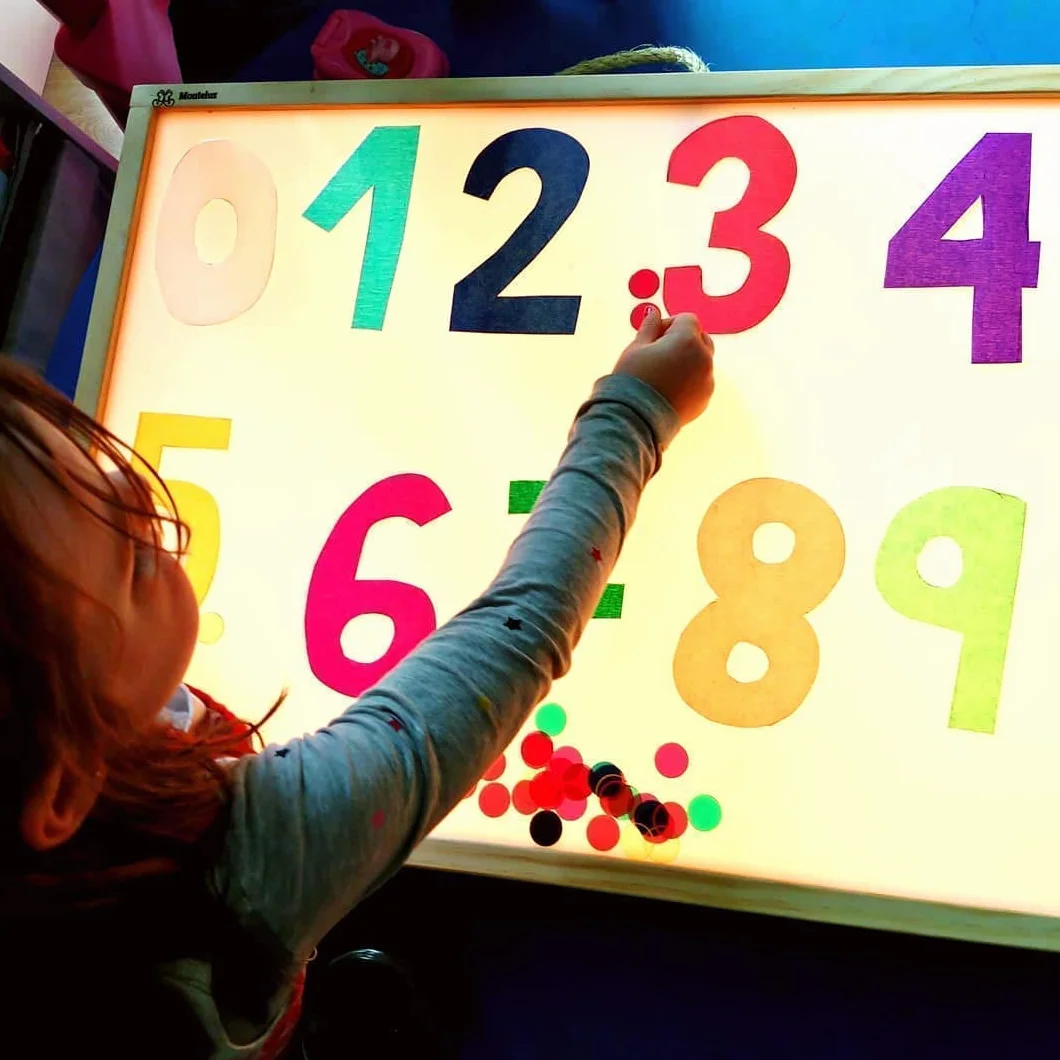 Mesa de Luz Montessori Personalizable Tavolo Luminoso con Manuale di attività Certificato CE Scatola Sensoriale per Bambini