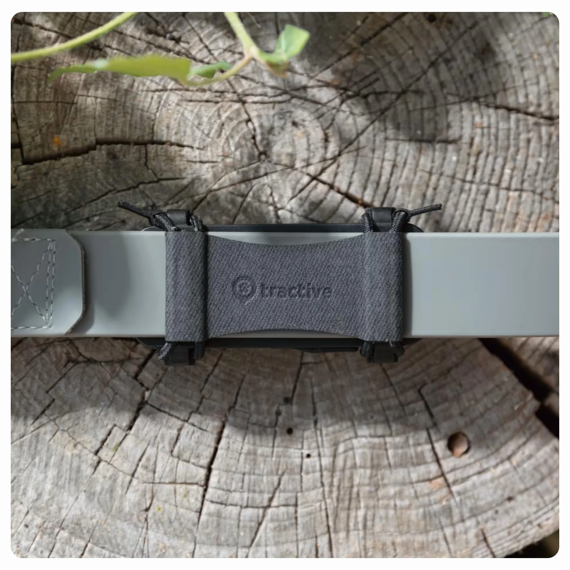 Tractive - 2 clip in tessuto per il GPS per cani Tractive DOG 6 (nero) - formato grande (L)