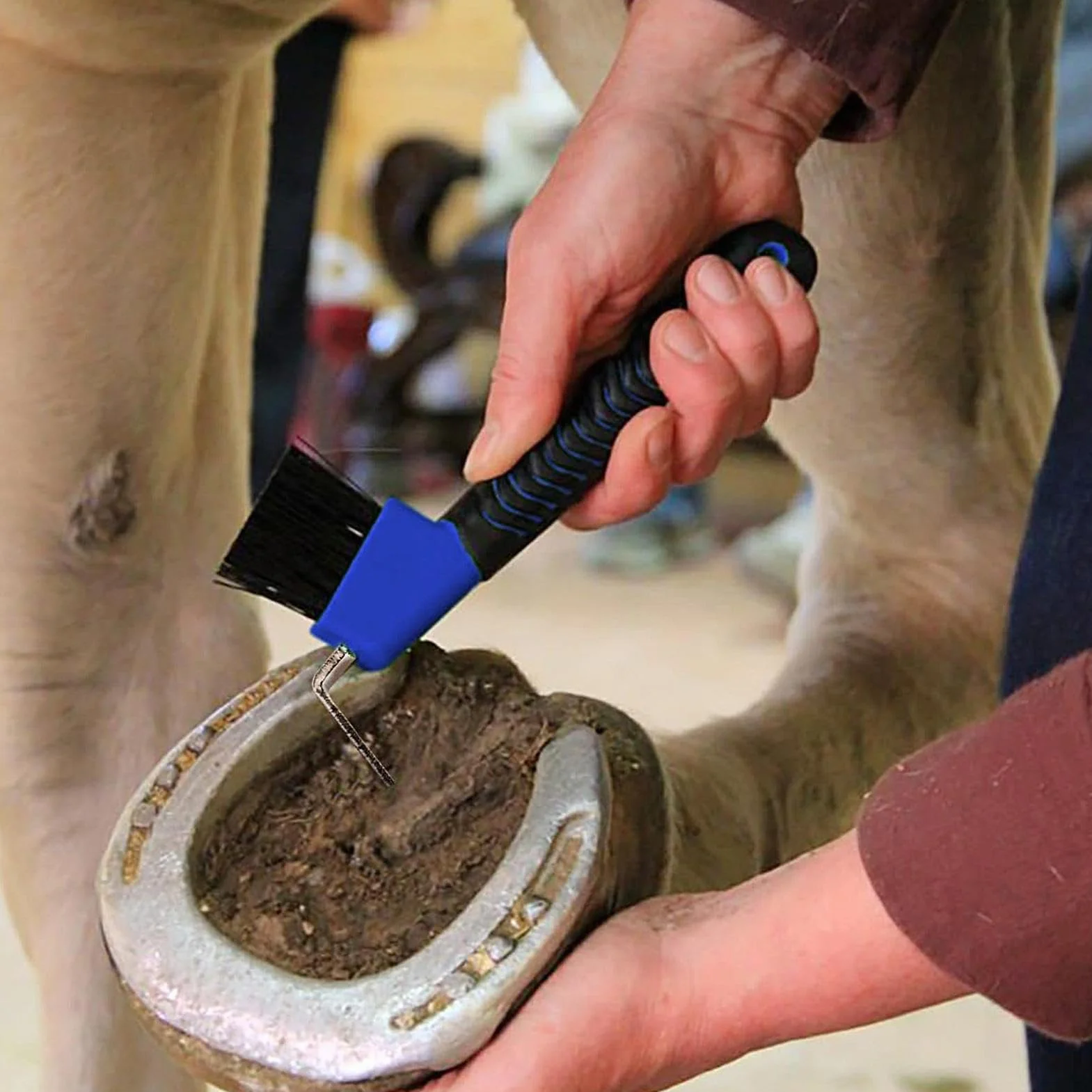 -piedi per cavalli, -piede portatile - multifunzionale per zoccoli da cavallo con impugnatura in gomma morbida pulisce case o stalle che necessitano di una buona pulizia.
