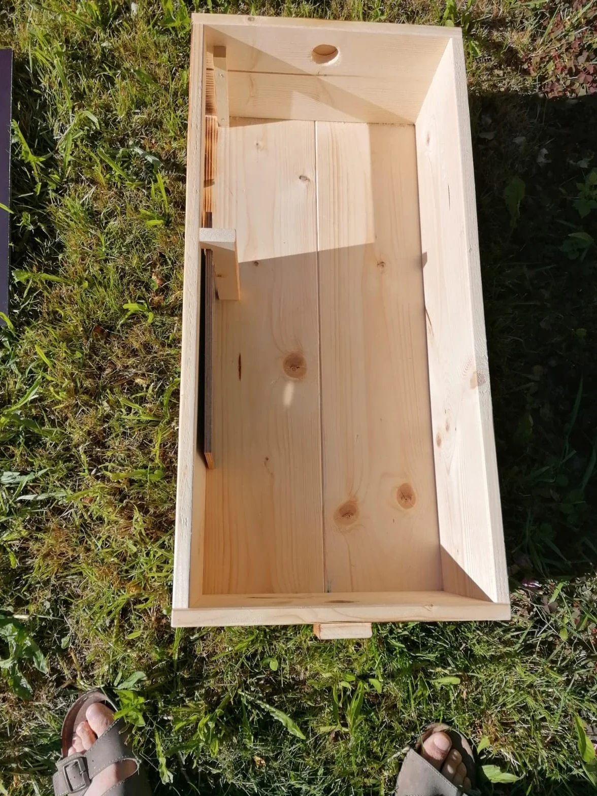 Woid Casaletto per tartarughe di alta qualità in legno massiccio bruciato (SH6) Resistente alle intemperie, con fondo e porta, ventilazione regolabile, ruota libera