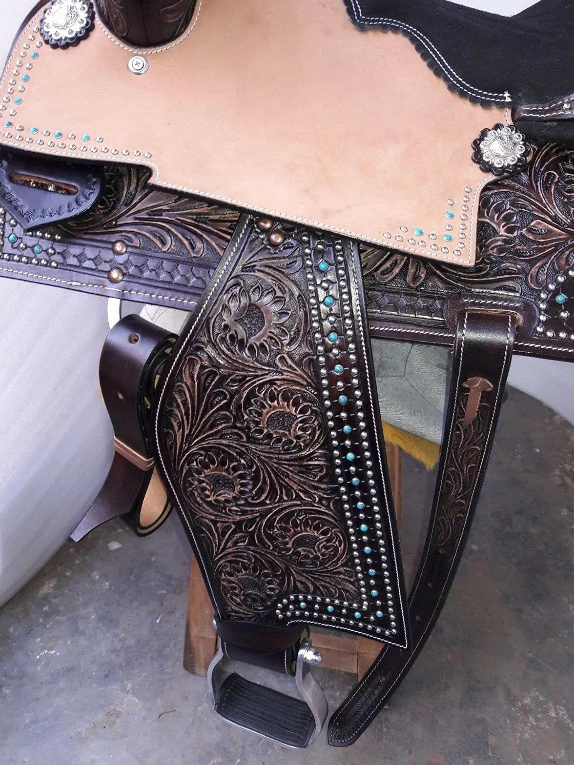 Equestrian Universe - Sella da corsa Western Barrel con testa e colletto coordinato