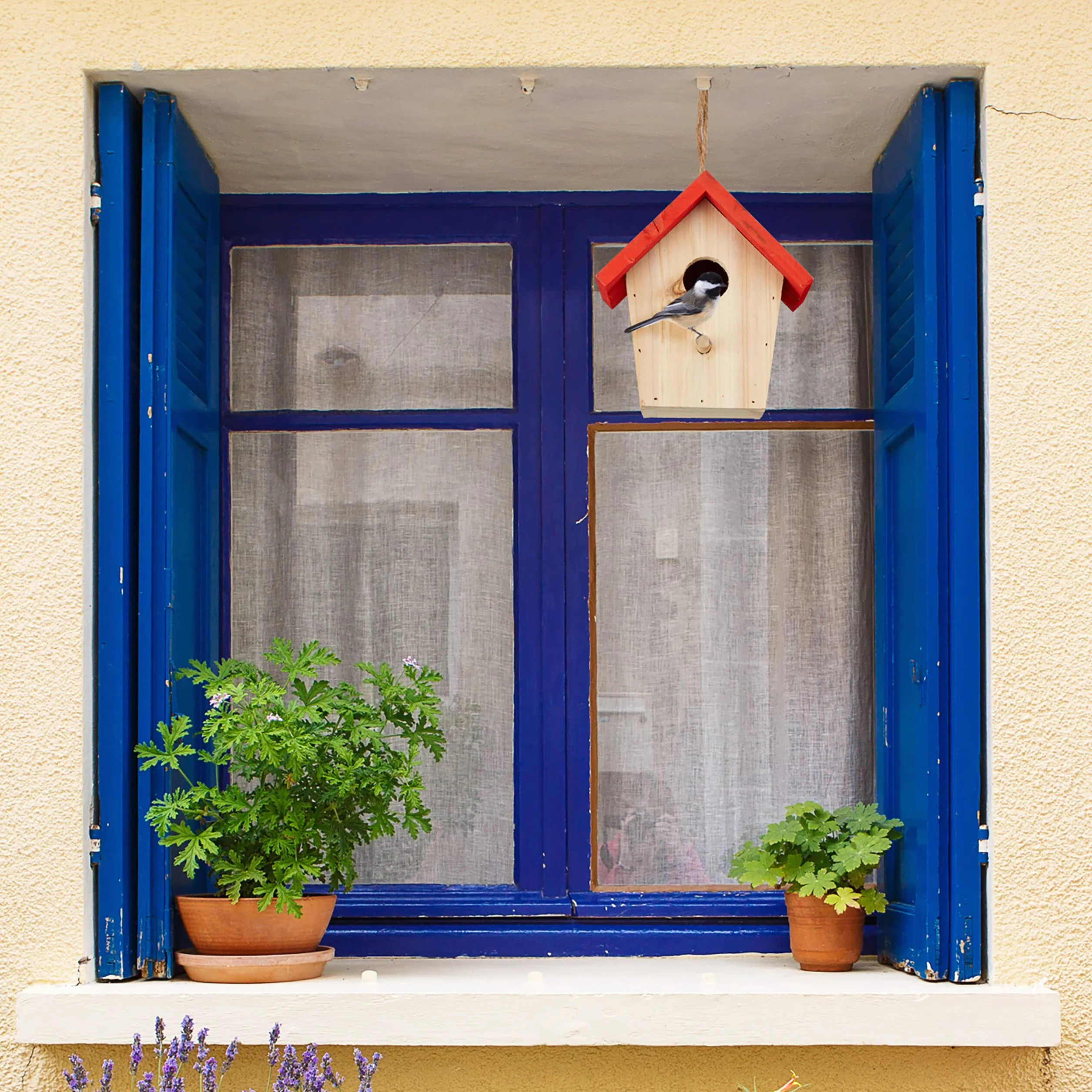 Relaxdays Casetta per Uccelli Decorativa, da Appendere in Giardino, Balcone, HLP: 16x15x11 cm, in Legno, Naturale Rossa