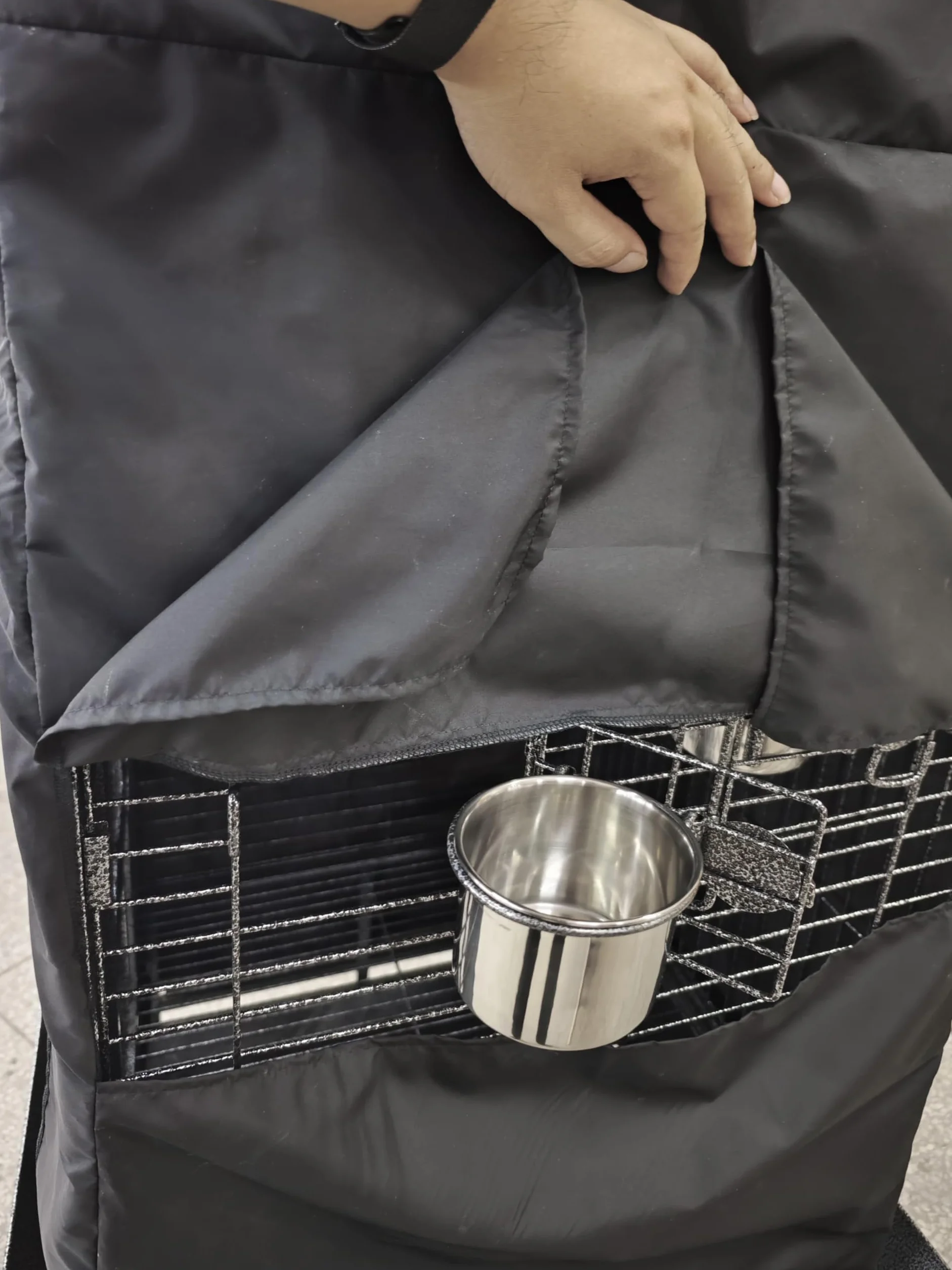 Pet's Solution - Telo Copertura Nero per Gabbia Pappagalli con Tetto Onda e Misura Interna da 61,5x57,5x121h cm, Ideato per Favorire il Riposo dei Volatili