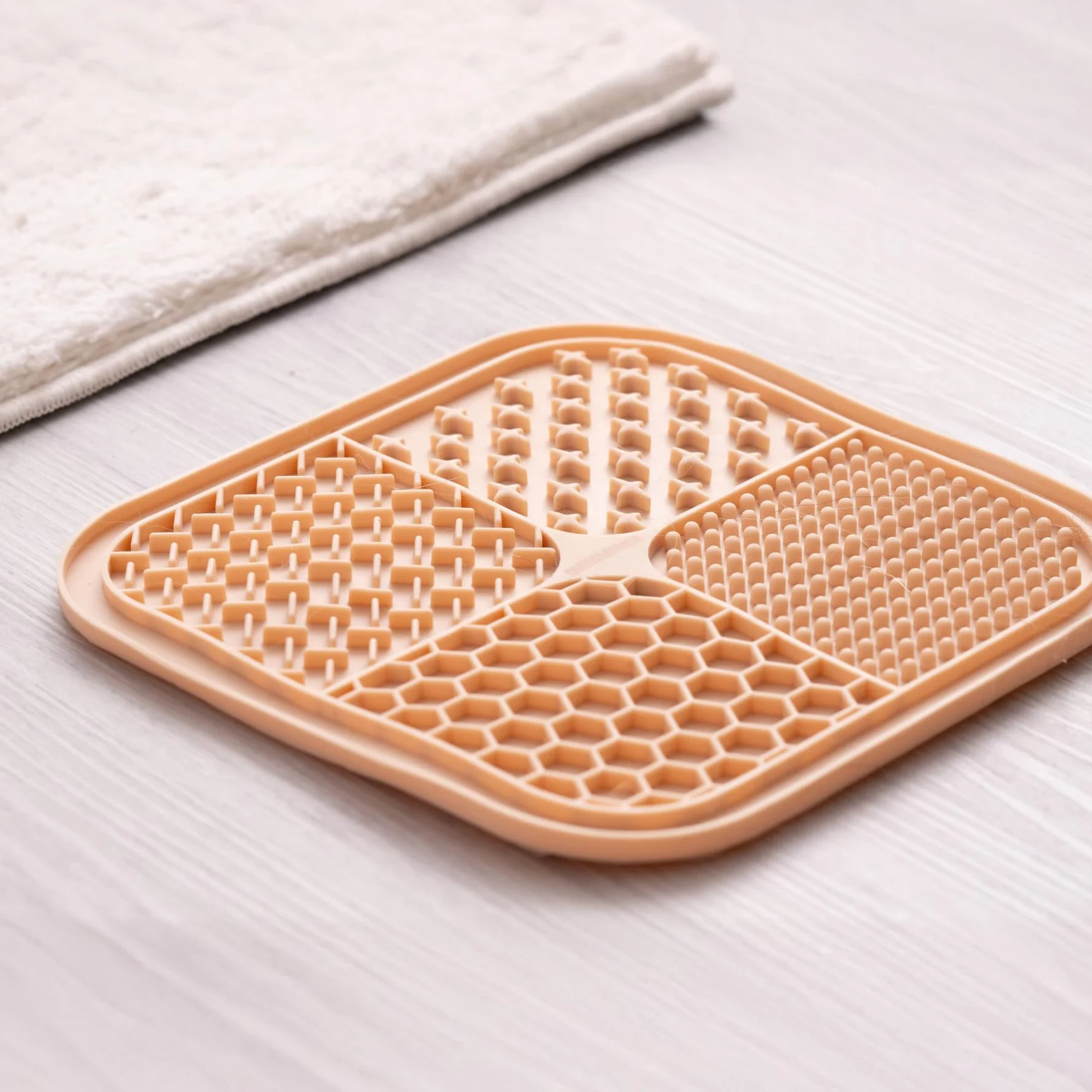 Fackelmann Tappetino lecca-cibo in silicone antiscivolo, per alimentazione lenta e digestione sana per cani e gatti, lavabile in lavastoviglie, riutilizzabile, slow feeder, gioco interattivo