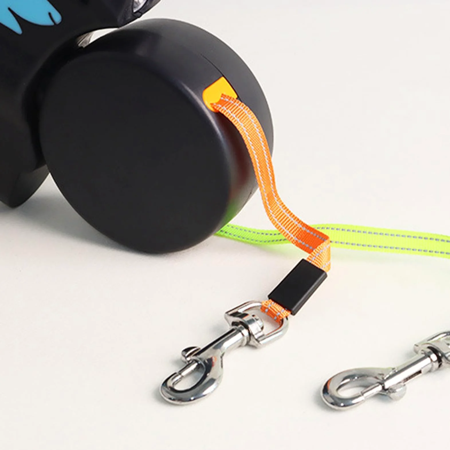 Guinzaglio per cani con luce, corda retrattile, guinzaglio per cani | estensibile, design anti-groviglio, elastico protettivo, blocco per ottenere protezione brevettata, cavo portatile per cani,
