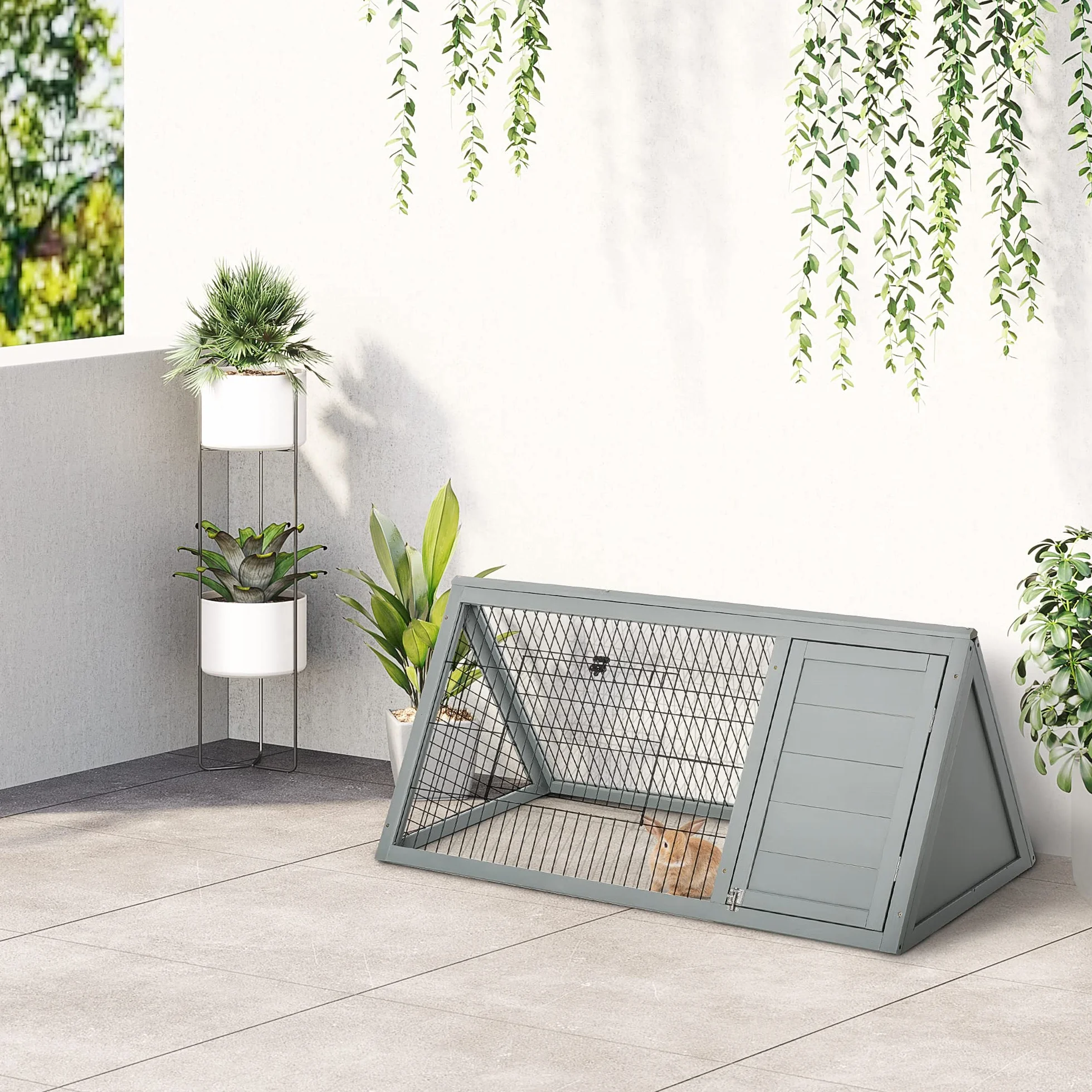 PawHut Conigliera triangolare a terra da esterno con doppia porta in nicchia adatta per conigli galline tartarughe terrestri dim. 116L x 62,2L x 52,5H cm legno massiccio pino grigio