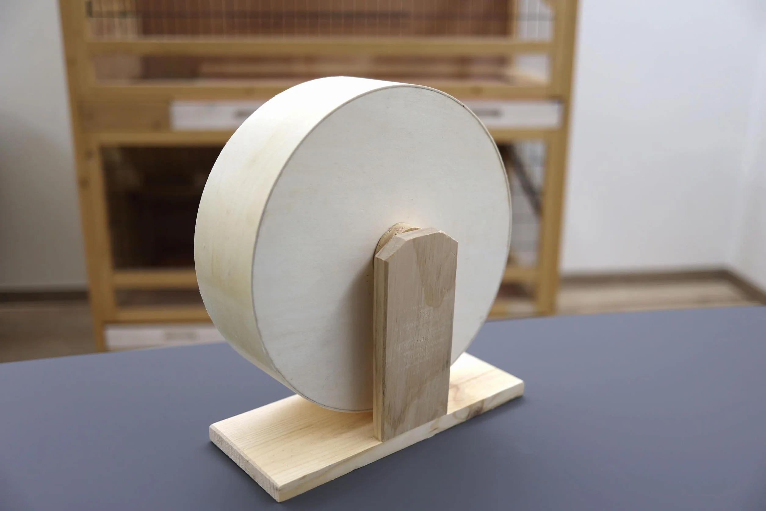Kerbl Pet Ruota per criceti in legno, Ø 29cm, con superficie in sughero, chiusa, sicura, delicata sulle unghie, silenziosa, ideale per criceti e altri piccoli roditori