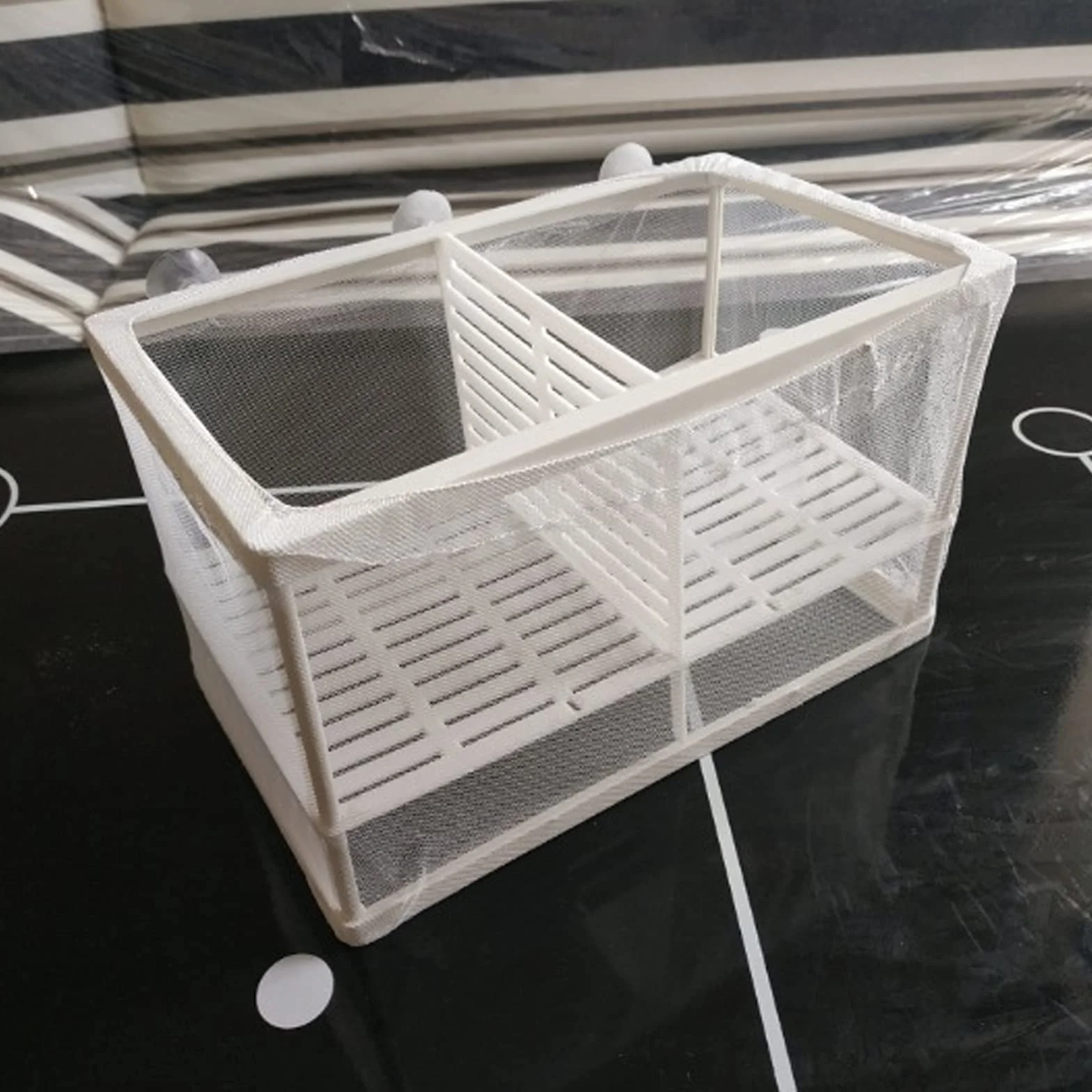 2 Pezzi Scatola di Allevamento, Scatola di Allevamento in Plastica, Incubatrice per Pesci D'acquario, Adatto per Acquari, Isolare Piantine e Sostenere l'incubazione e la Riproduzione (Bianco)