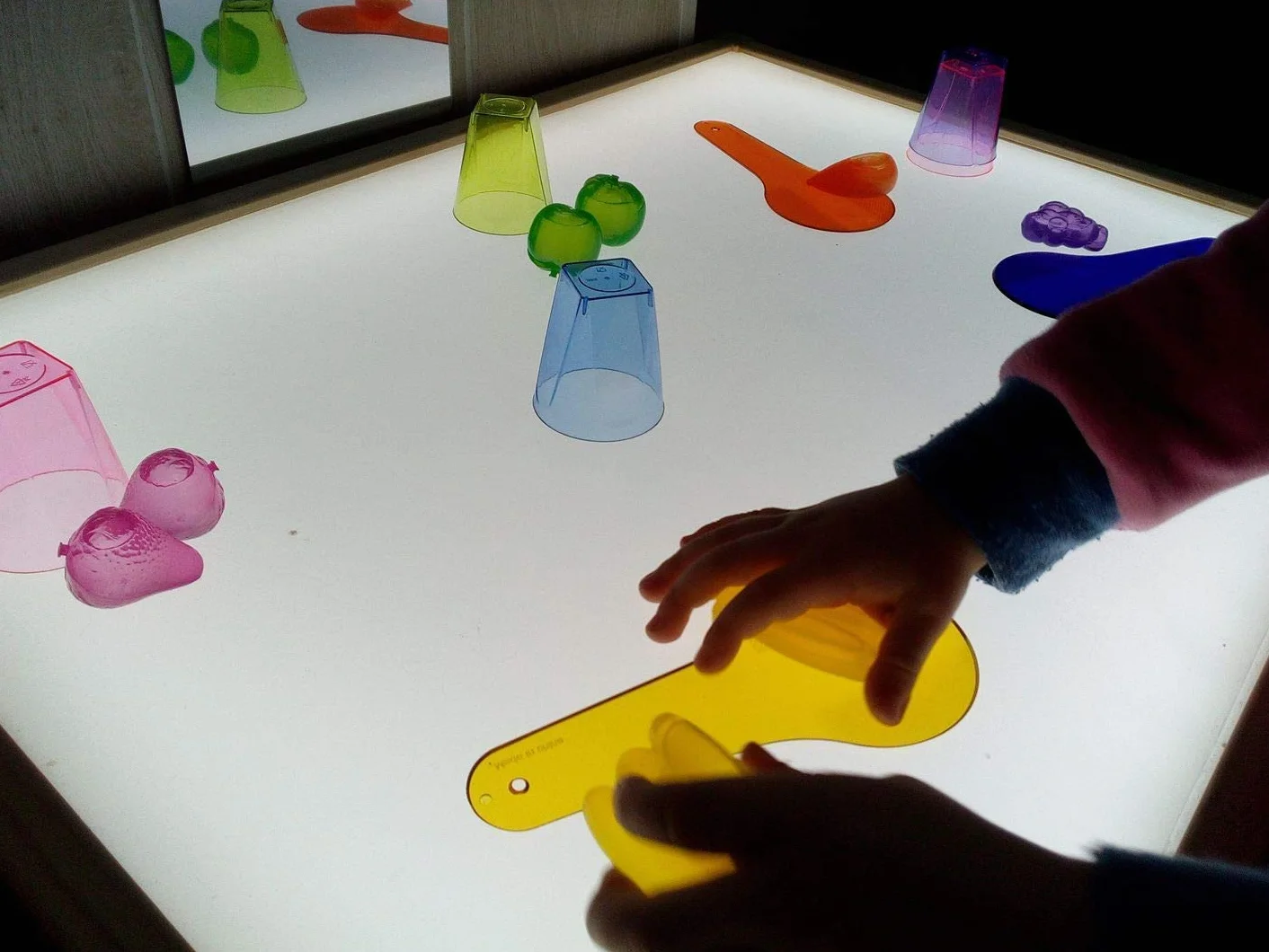 Mesa de Luz Montessori Personalizable Tavolo Luminoso con Manuale di attività Certificato CE Scatola Sensoriale per Bambini