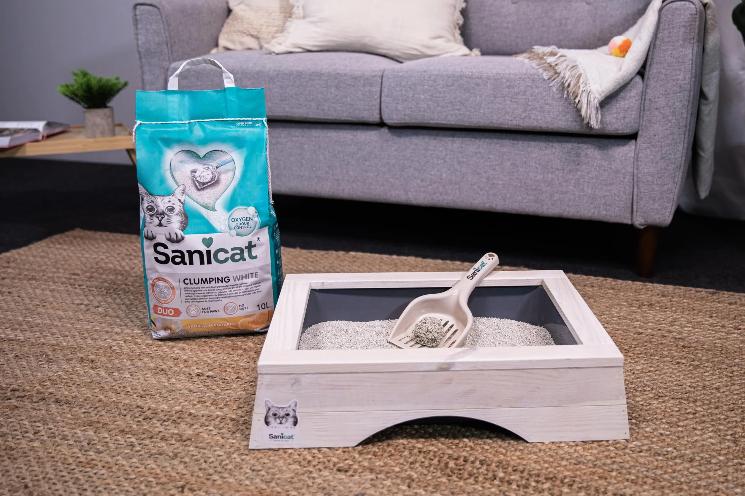 Sanicat - Lettiera per gatti agglomerante a grumi | Formbianca all’aroma di vaniglia e mandarino | A base di minerali naturali | Assorbe l'umidità e formato da 10 L