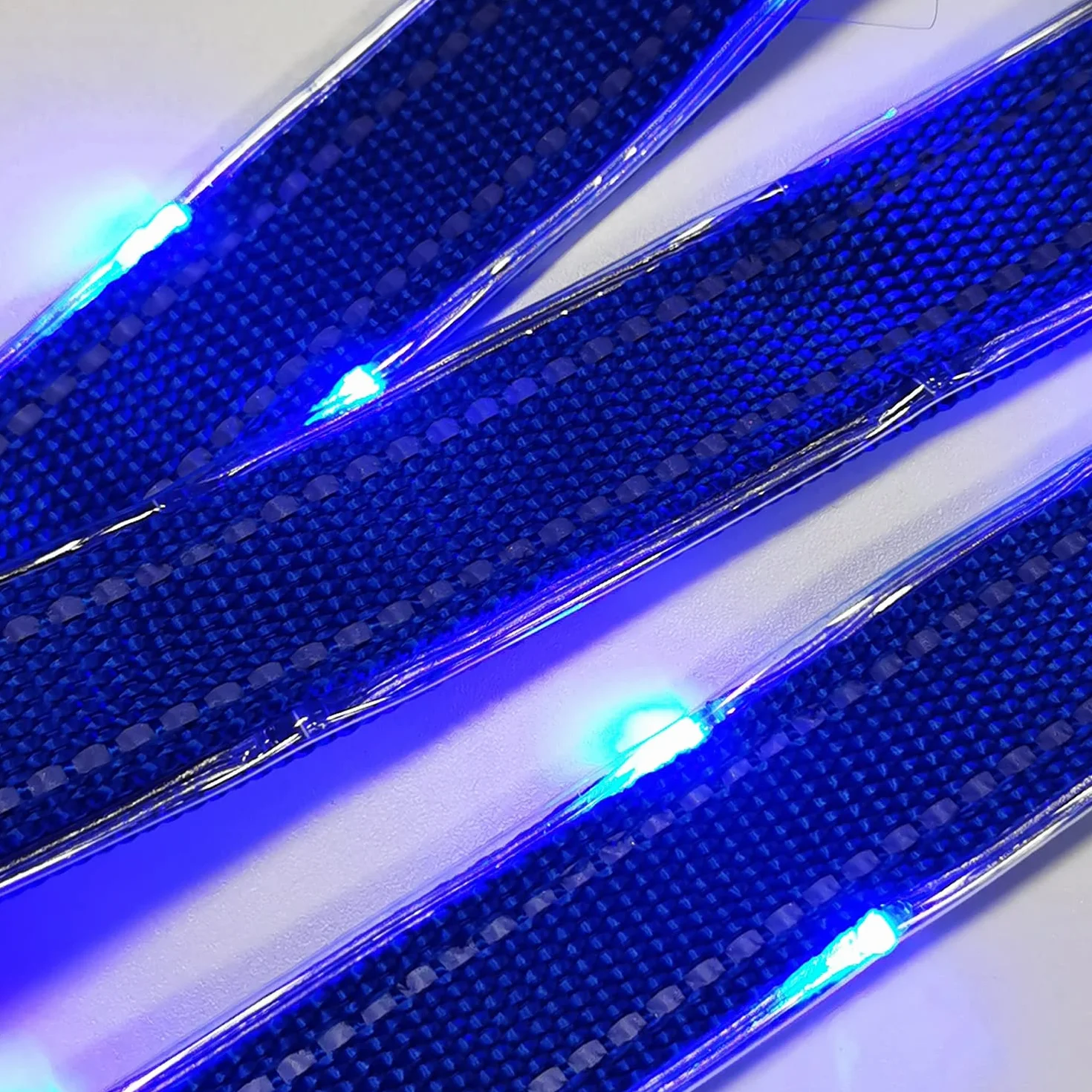 SSZYace Pettorale regolabile a LED per cavallo, in nylon, con luce lampeggiante notturna, equipaggiamento di sicurezza equestre con 3 modalità di illuminazione e ricaricabile tramite USB (blu)