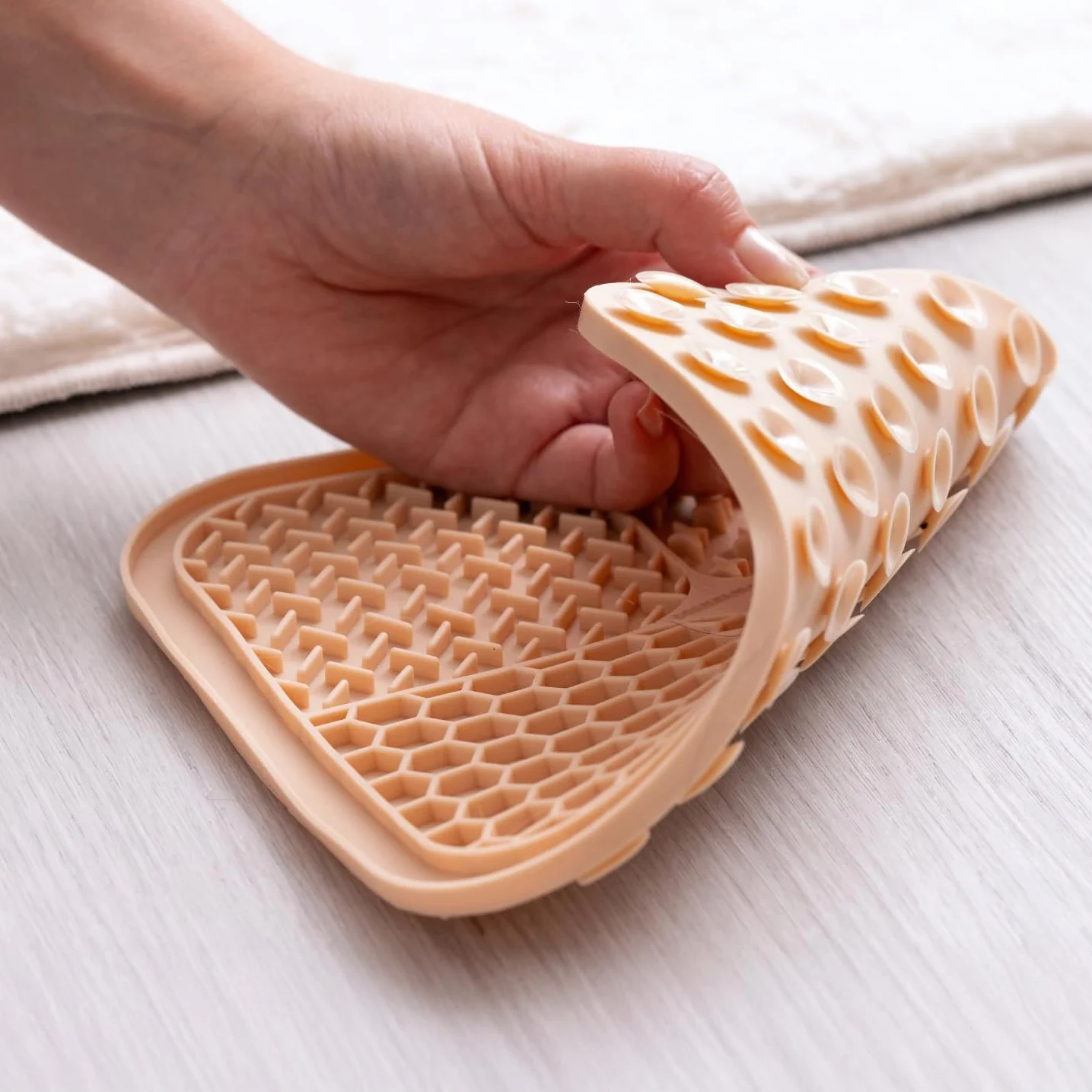 Fackelmann Tappetino lecca-cibo in silicone antiscivolo, per alimentazione lenta e digestione sana per cani e gatti, lavabile in lavastoviglie, riutilizzabile, slow feeder, gioco interattivo