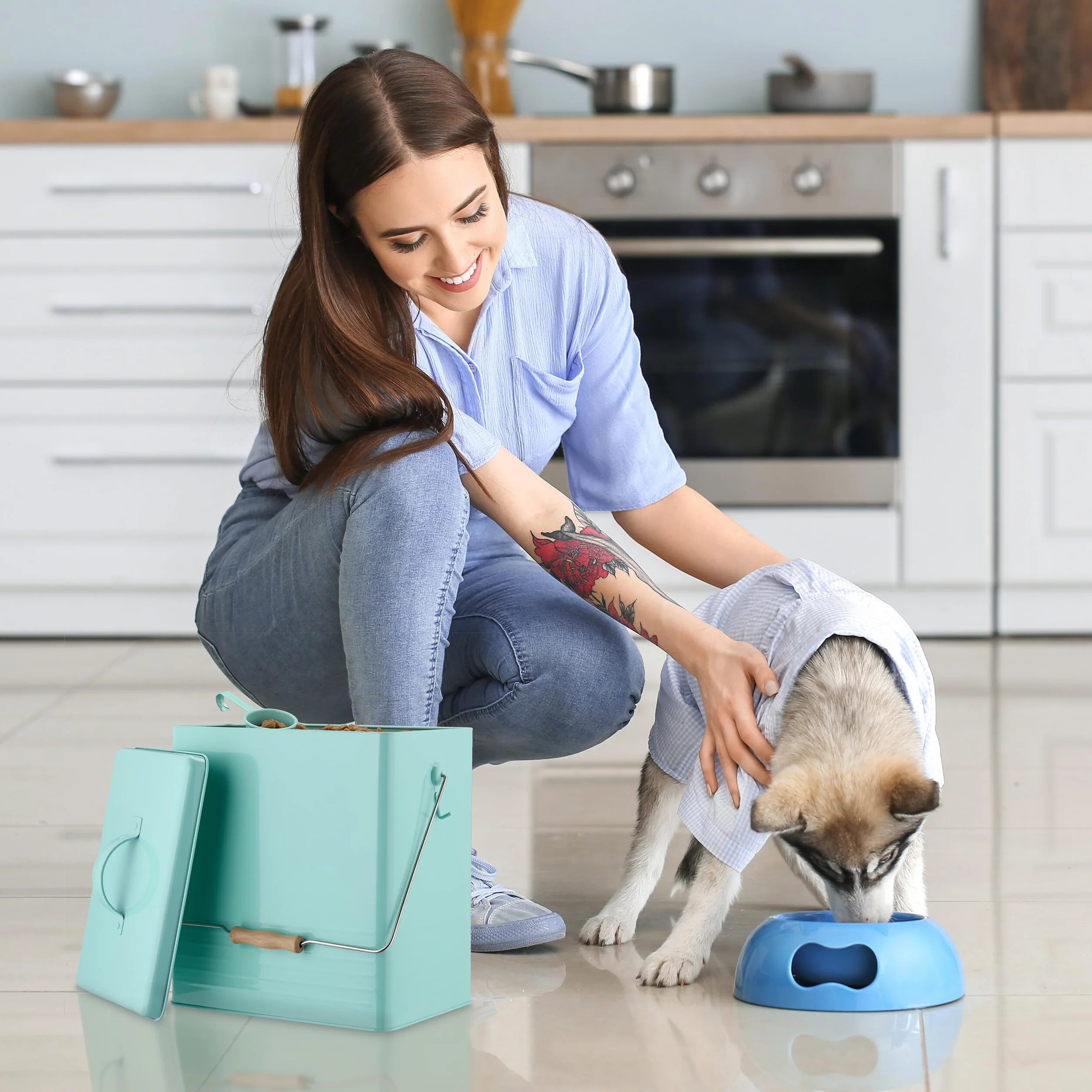 Relaxdays Scatola per Crocchette Cane, Set 2 Contenitori Cibo per Gatti, 5,5L e 16L, Porta Mangime con Paletta, Turchese